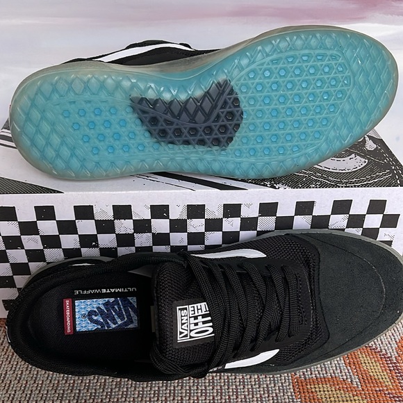 Vans Men’s Ave
Black/White
VN0A5JIBY28
Sneakers - Picture 3 of 16